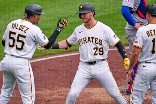 Ryan O’Hearn hits a grand slam on his 33rd birthday to lead Pirates to 8-7 victory over Cubs