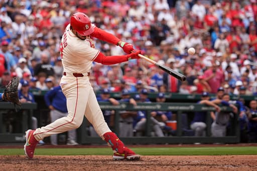 Nolan Arenado’s ninth-inning RBI double lifts the Cardinals over the Dodgers 2-1