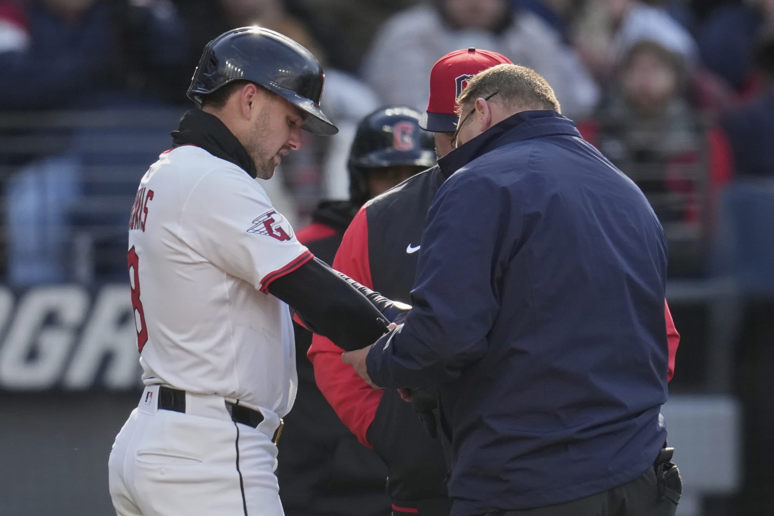 Guardians outfielder Lane Thomas leaves game vs. White Sox with bruised right wrist