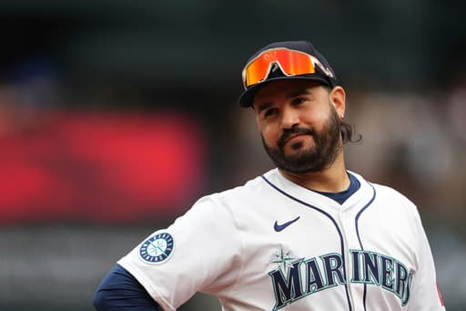 Eugenio Suárez happy to be back in Cincinnati after finalizig 1-year contract