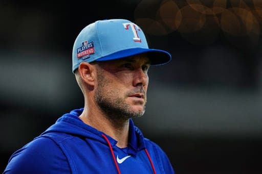 Texas Rangers manager Skip Schumaker walks to the dugout after making roster changes in the seventh inning of a baseball game against the Los Angeles Angels Sunday, Aug. 23, 2026, in Arlington, Texas. (AP Photo/Tony Gutierrez) (AP Photo/Tony Gutierrez)