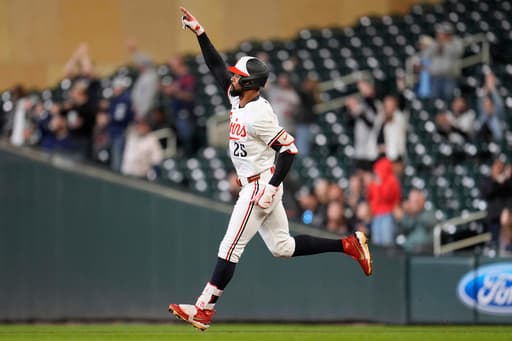 Buxton, Larnach homer to help the Twins beat the White Sox, 6-3