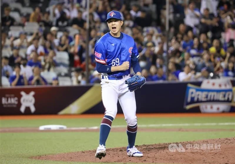 Tzu-Peng Huang Throws Six Hitless Innings Against the Dominican Republic 