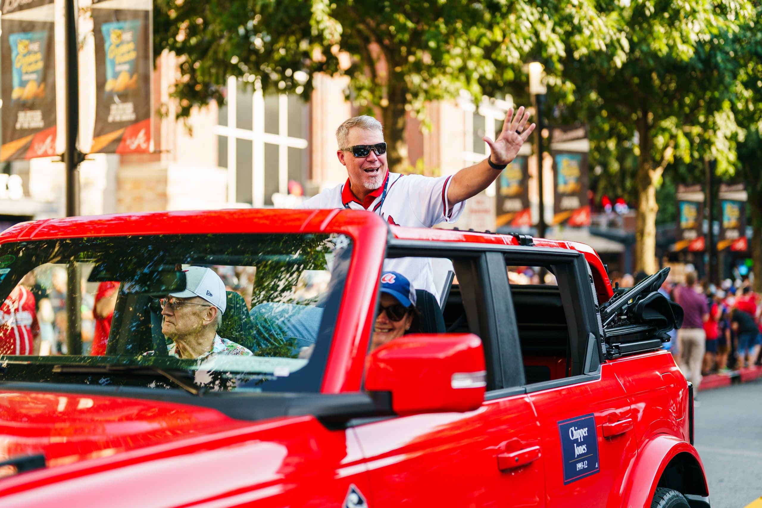 This Date in Baseball – Chipper Jones becomes the 3rd switch-hitter in MLB to hit 400 career HRs