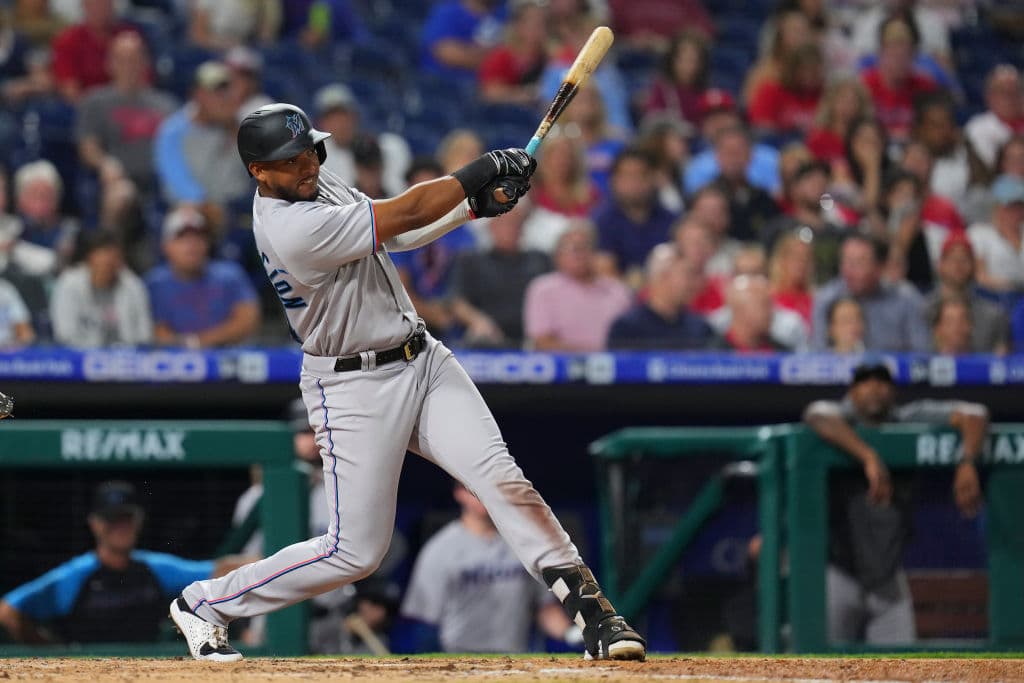 Giants outfielder Jerar Encarnación to undergo surgery on his broken left hand