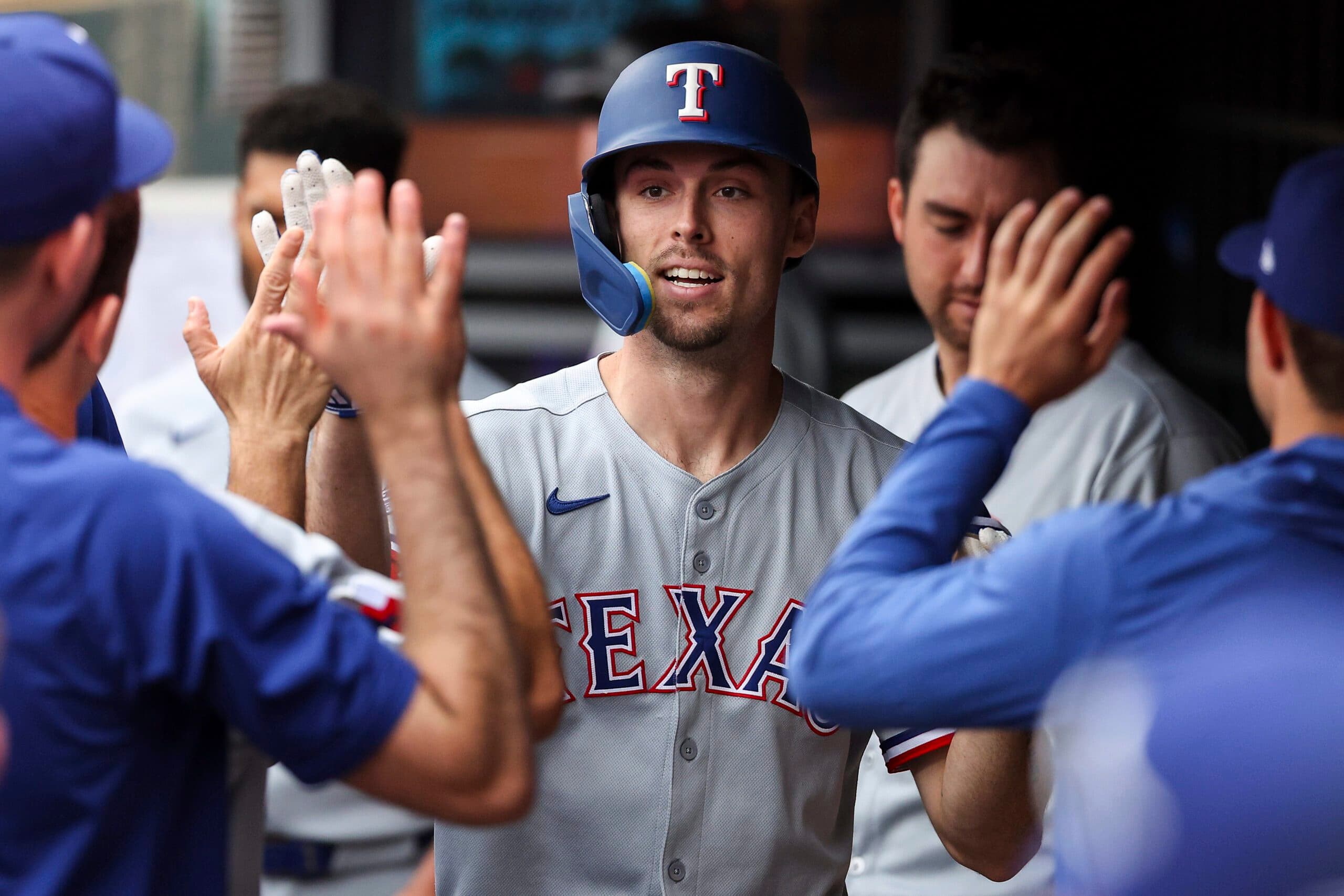 Texas Rangers CF Evan Carter leaves with right wrist soreness after spectacular catch