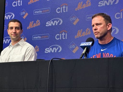 Andy Green, right, responds to question during a news conference where he was introduced as the New York Mets new manager as President of Baseball Operations David Stearns, left, looks on before a baseball game against the Texas Rangers Tuesday, Sept. 22, 2026, in Arlington, Texas. (AP Photo/Stephen Hawkins) (AP Photo/Stephen Hawkins)