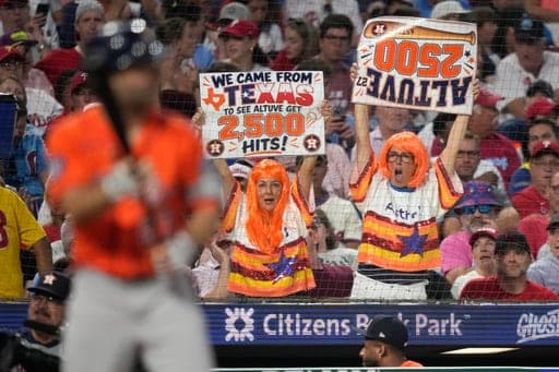 Houston Astros' fans cheer as Jose Altuve prepares to bat during the third inning of a baseball game against the Philadelphia Phillies Wednesday, Sept. 9, 2026, in Philadelphia. (AP Photo/Matt Slocum) (AP Photo/Matt Slocum)