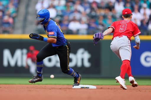 Mariners center fielder Julio Rodríguez returns to the lineup for Saturday’s game
