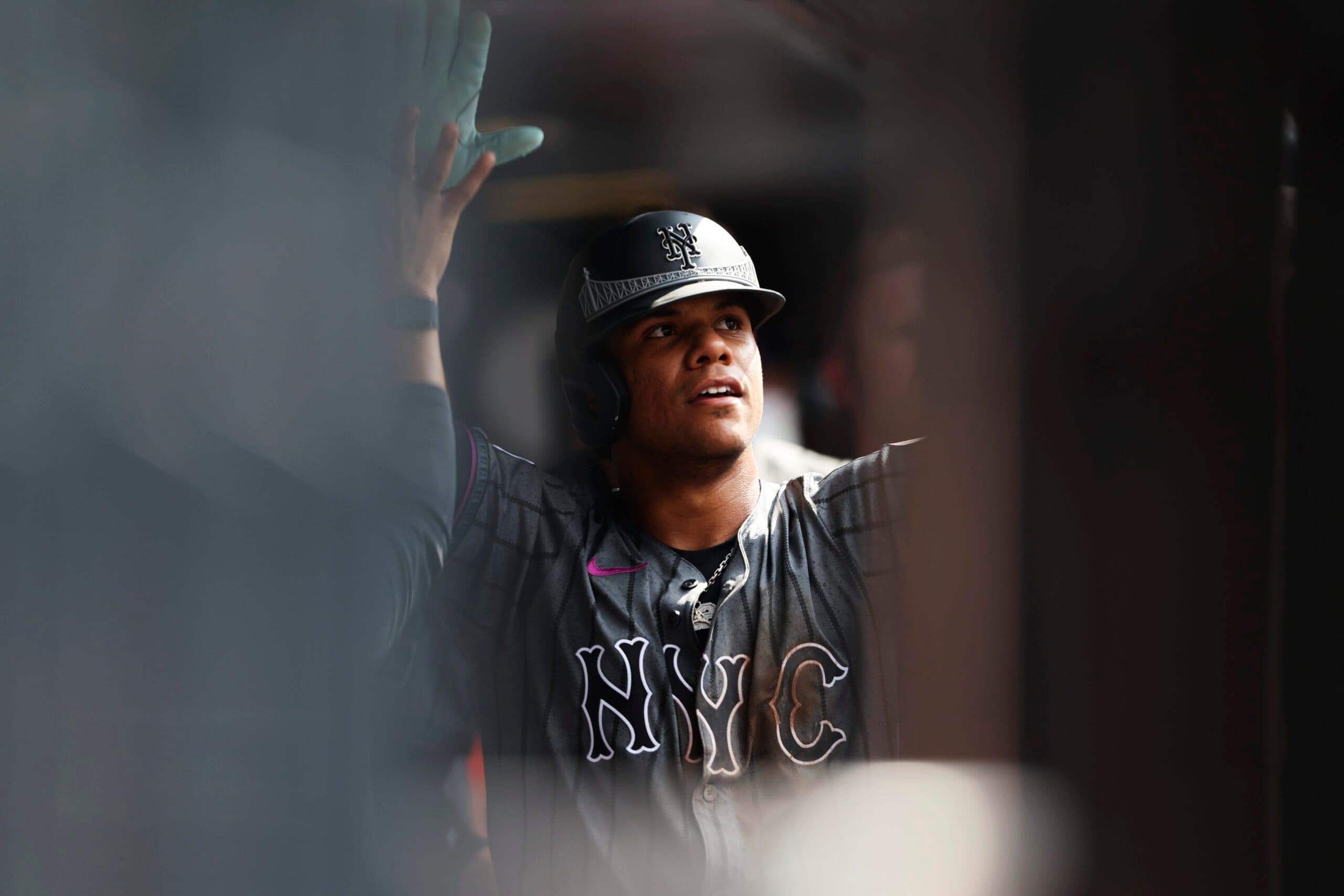 Soto scores tiebreaking run in 8th as Mets prevent sweep by Reds