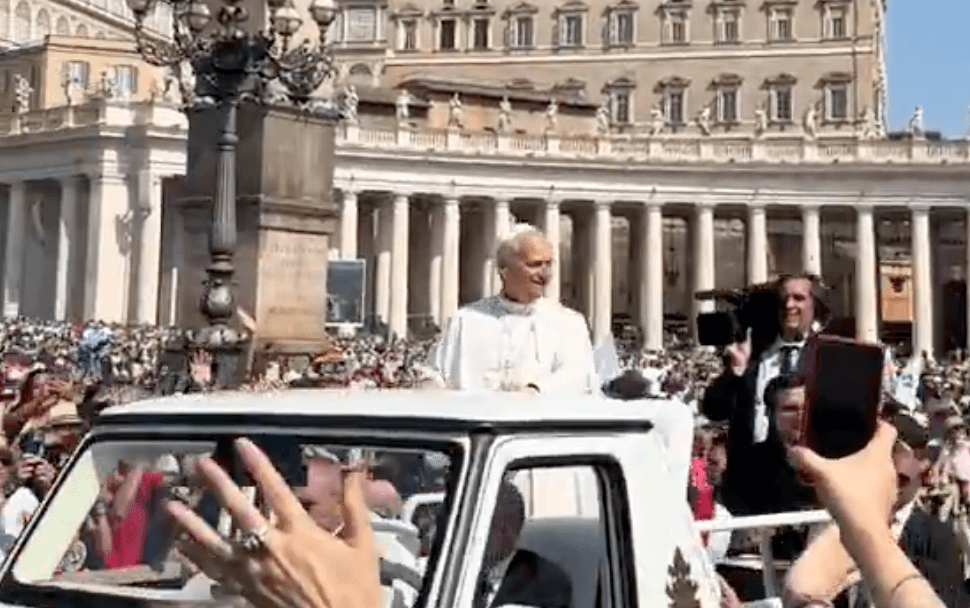 Pope Leo Joins Fans in White Sox Chant at Vatican