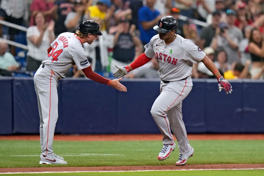 Devers sets Red Sox record by homering in his 6th consecutive game