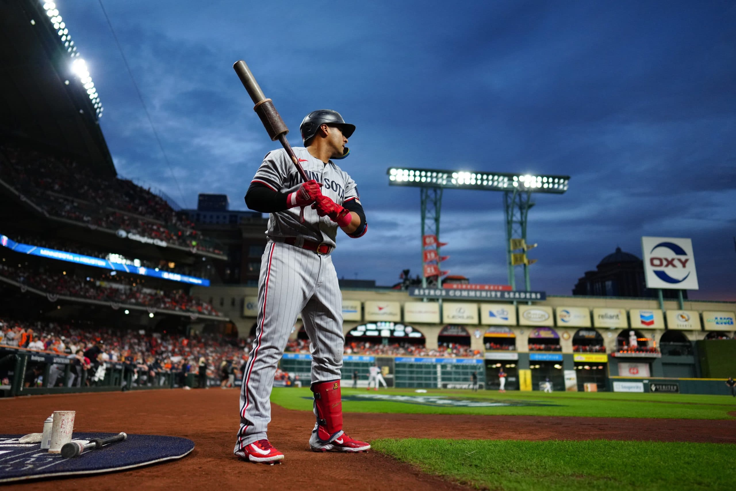 Padres Select Contract of Colombian IF Donovan Solano