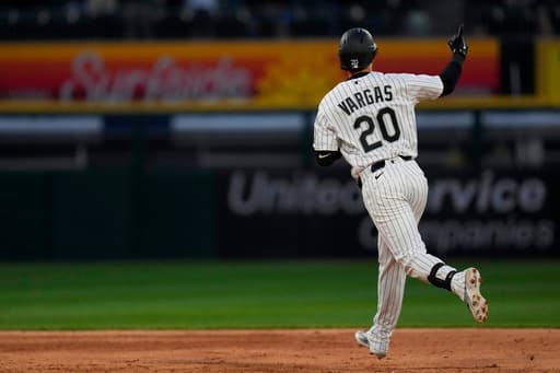 Miguel Vargas homers twice as the White Sox beat Luis Castillo and the Mariners 6-1