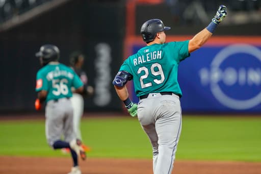 Raleigh hits MLB-leading 46th homer and sparks five-run seventh as Mariners outslug Mets 11-9