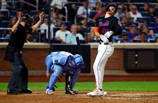 Jared Young hit by a pitch with the bases loaded, ignites a 5-run eighth as Mets beat Royals 6-2