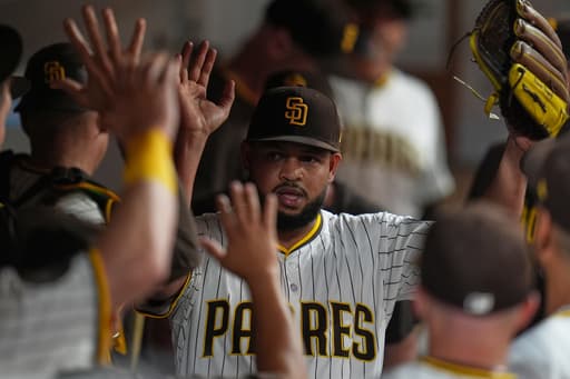O’Hearn’s grand slam, Vásquez’s 7 shutdown innings help the Padres beat the Brewers 7-0