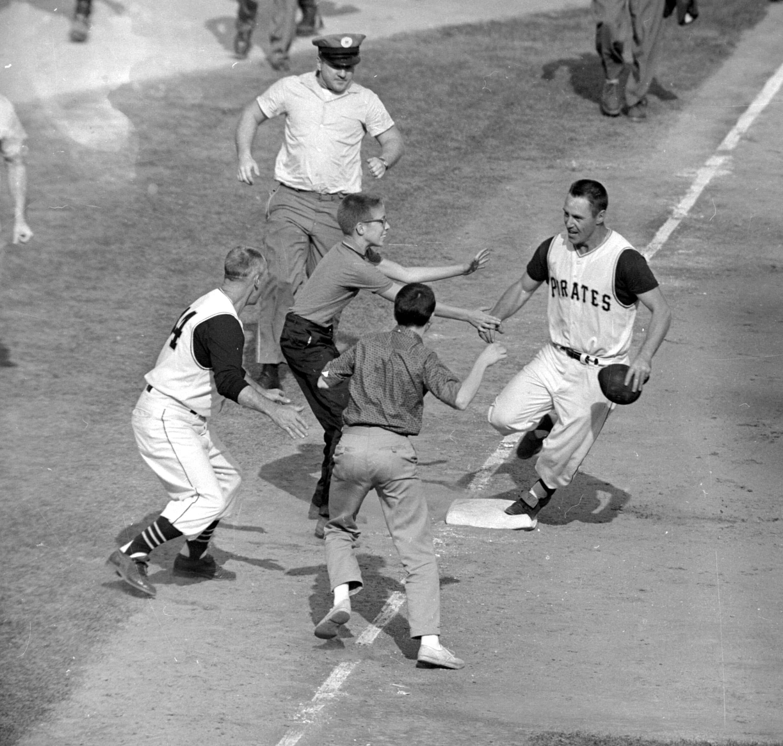 Baseball Hall of Famer Bill Mazeroski, known for walk-off home run in 1960 World Series, dies at 89