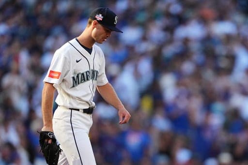 Seattle Mariners starting pitcher Kade Anderson reacts after giving up a home run to Chicago Cubs' Alex Bregman during the sixth inning of a baseball game, Saturday, Aug. 22, 2026, in Seattle. (AP Photo/Lindsey Wasson) (AP Photo/Lindsey Wasson)