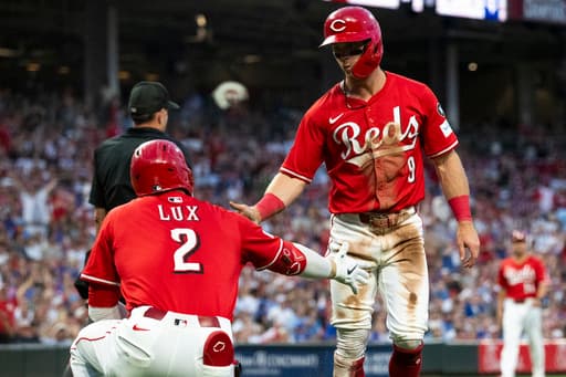 Steer’s 4th homer in 4 games powers Reds past Cubs 6-3 and within 1 game of final NL wild-card spot