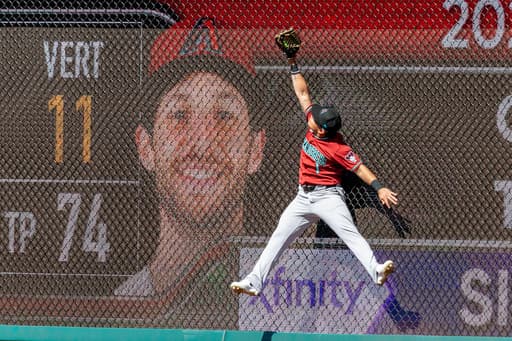 Fernandez, Del Castillo power Diamondbacks to 4-3 win over the Phillies