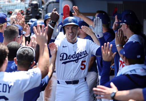 Mookie Betts’ clutch homer lifts Dodgers over Padres 5-4, extending NL West lead to 2 games
