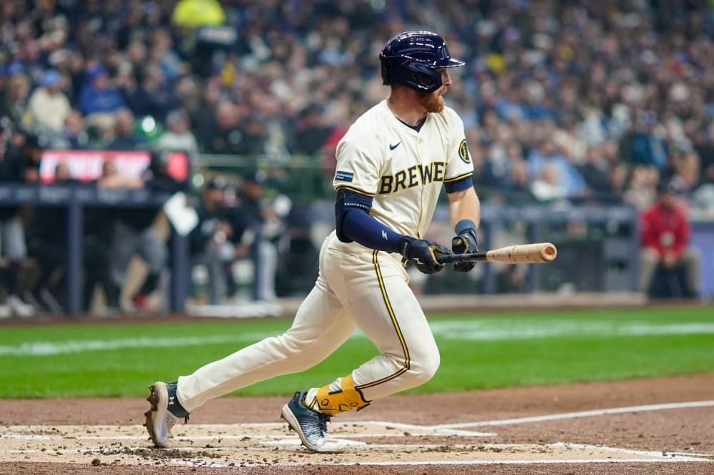 Brewers remain undefeated to start season, beat Twins 3-2.