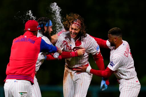 Schwarber delivers as Phillies rally again to beat Giants 6-5 in 10 innings for doubleheader sweep