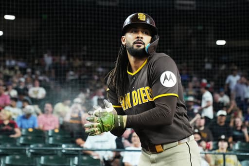 Padres beat Diamondbacks 5-1 to close within a game in NL wild-card race