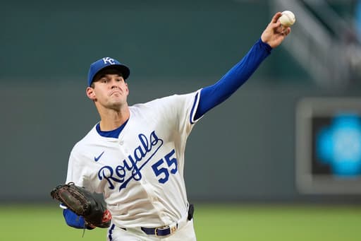 Royals score four in the eighth to snap Seattle’s 10-game winning streak