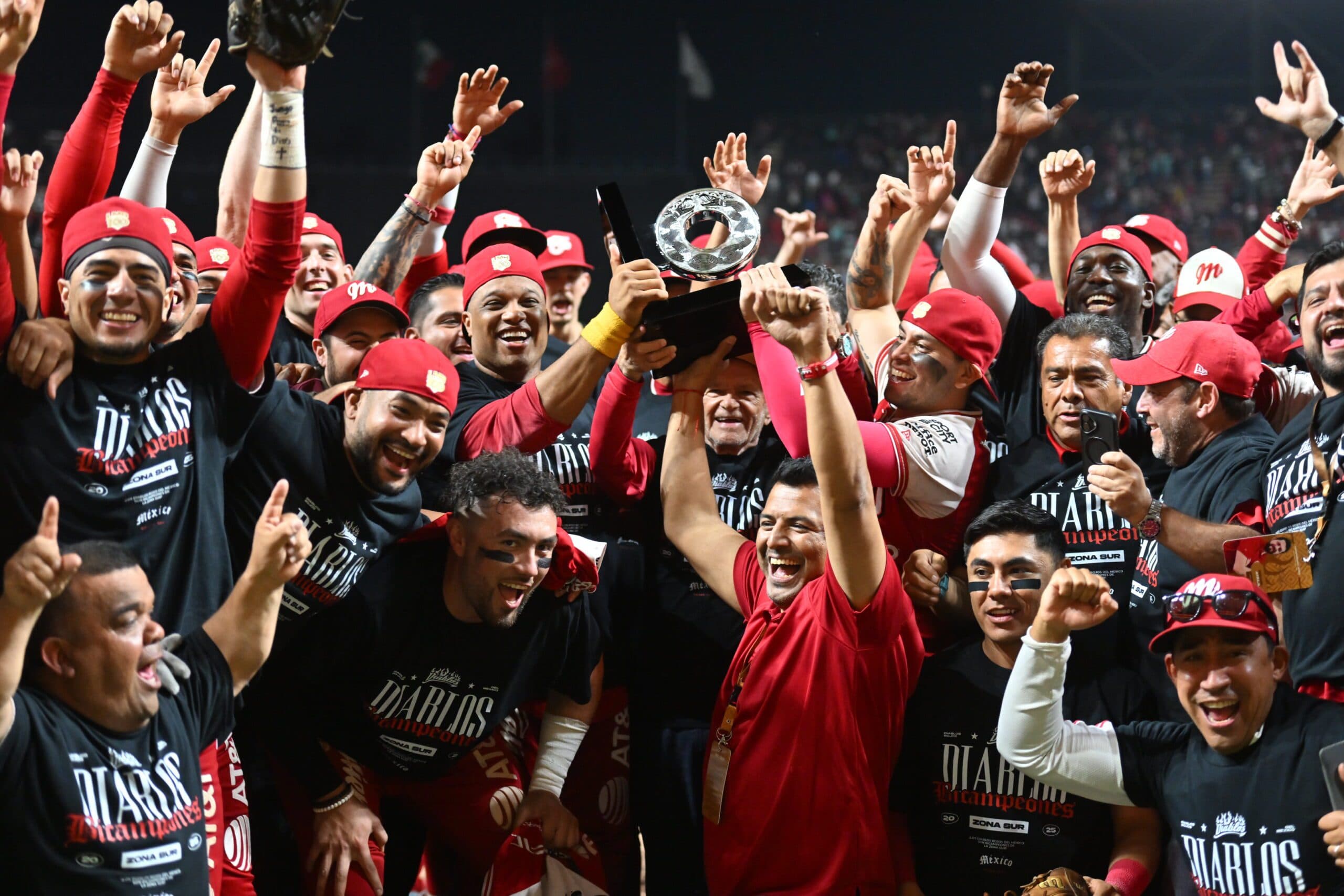 LMB Playoffs: Diablos Rojos Scorch Piratas de Campeche 12-2 to Advance to Serie del Rey