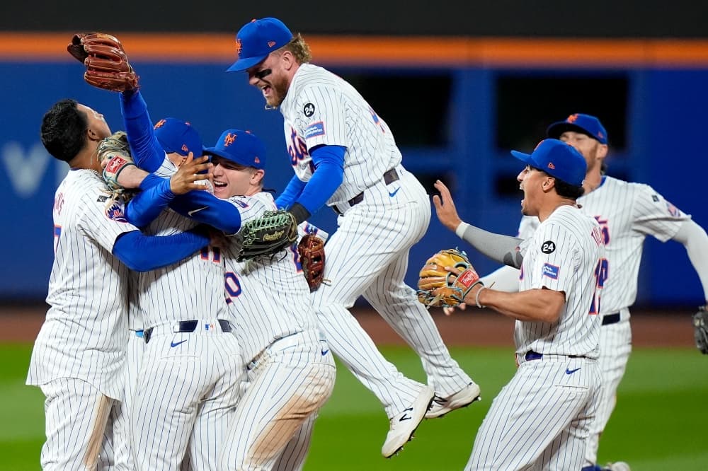 Rookie Manager Carlos Mendoza’s Magic touch Has Helped Resurgent Mets Reach NLCS