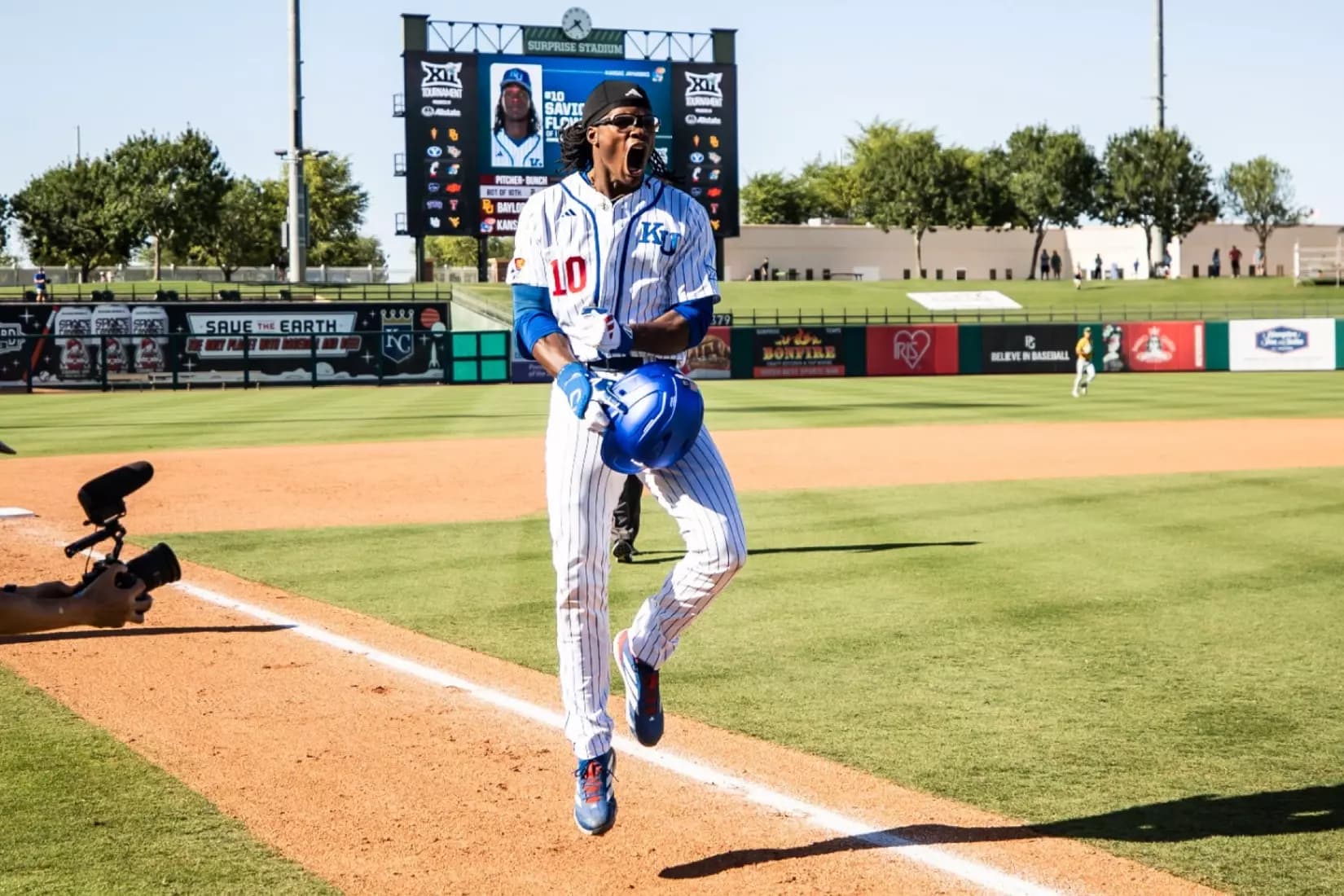 Top-Seeded Kansas Showcases Power and Grit Against Baylor as Savion Flowers Drills Walk-Off in 10th