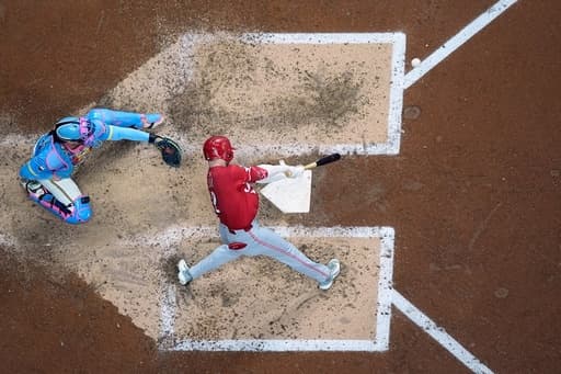 Reds overtake Mets for NL’s 3rd wild-card spot by beating Brewers 3-1