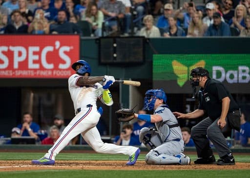 García hits 2-run homer in 9th to lift Rangers past Dodgers, denying Roki Sasaki 1st win