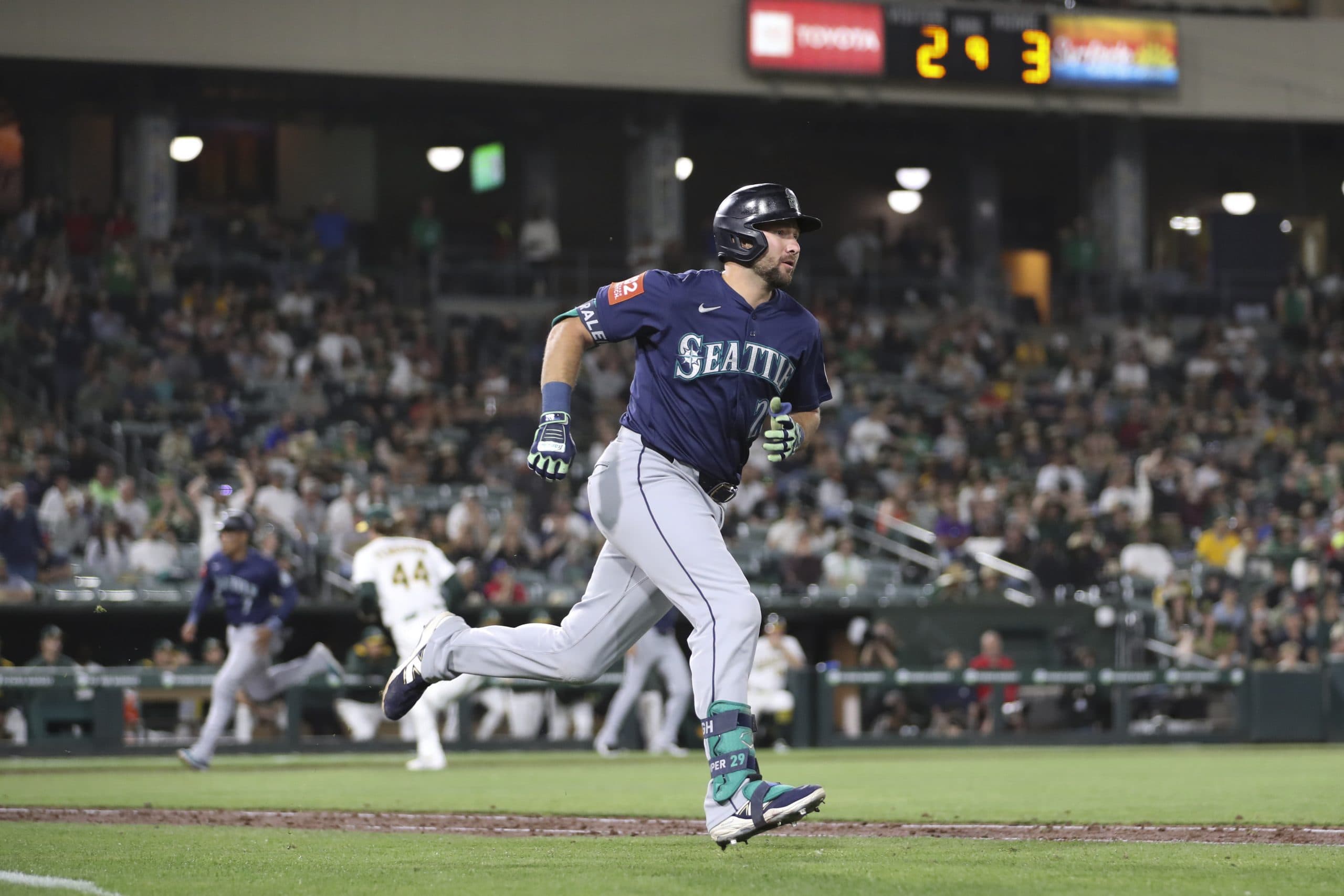 Raleigh’s pinch-hit single in 9th inning sends Mariners past Athletics 5-3