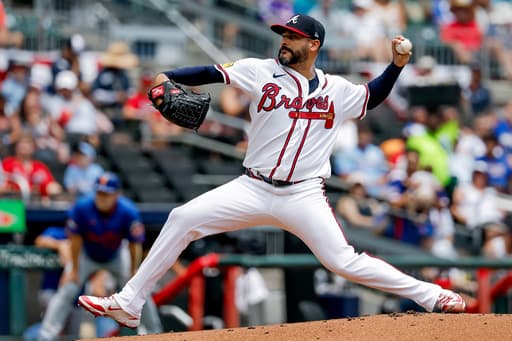Braves left-hander Martín Pérez likely headed to IL after getting hit on pitching arm by line drive