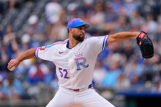 Royals beat White Sox 2-0 as Chicago’s scoreless streak reaches 20 innings