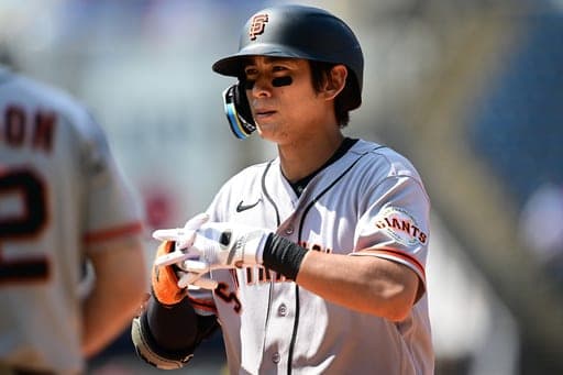 San Francisco Giants' Jung Hoo Lee reacts after a base hit during the eighth inning of a baseball game against the Cleveland Guardians, Thursday, Aug. 20, 2026, in Cleveland. (AP Photo/David Dermer) (AP Photo/David Dermer)