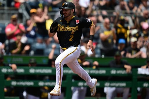 Henry Davis slugs late go-ahead homer as Pirates send Cubs to a 9th straight loss in 2-1 victory