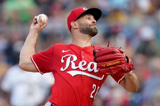 Marte hits 3 doubles and Martinez pitches Reds past Pirates 2-1 to stop 3-game skid