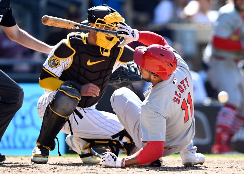 Higashioka joins rare company in throwing out 2 baserunners and homering in the same inning