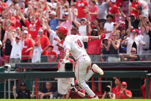 Reds rally to beat Padres 3-2 on Will Benson’s bases-loaded single in the 9th