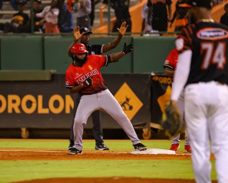 Leones del Escogido Jumped Toros del Este Early, Win 7-4 In Game 2 of LIDOM Championship