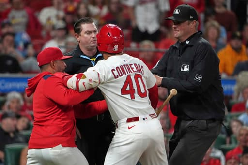 Willson Contreras ejected, hits own coach with bat in Cardinals’ win over Pirates