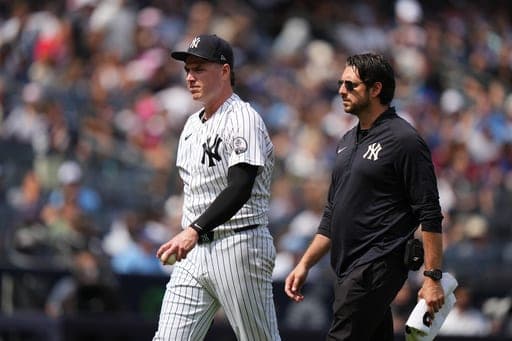 New York Yankees pitcher Ryan Weathers leaves during the fourth inning of a baseball game against the Toronto Blue Jays Saturday, Aug. 22, 2026, in New York. (AP Photo/Frank Franklin II) (AP Photo/Frank Franklin II)