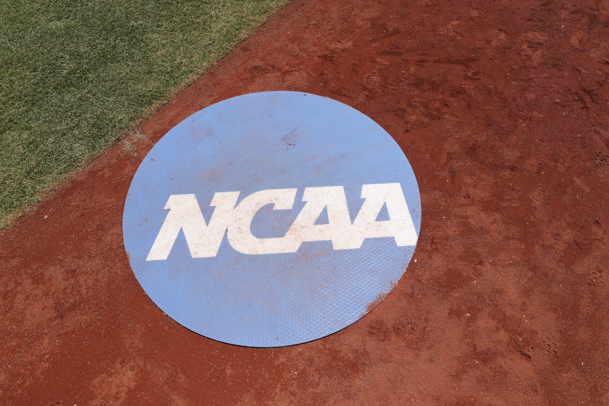 Top Matchups to Watch this Weekend in College Baseball 