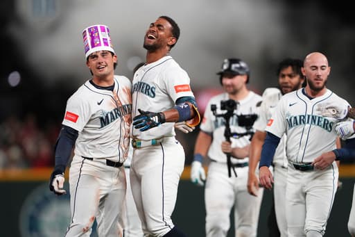 Young walks it off and Mariners top Astros in 11 innings