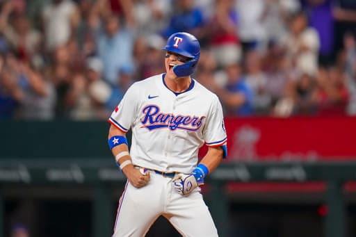 Jung’s run-scoring single in the eighth helps Rangers beat Blue Jays 2-0