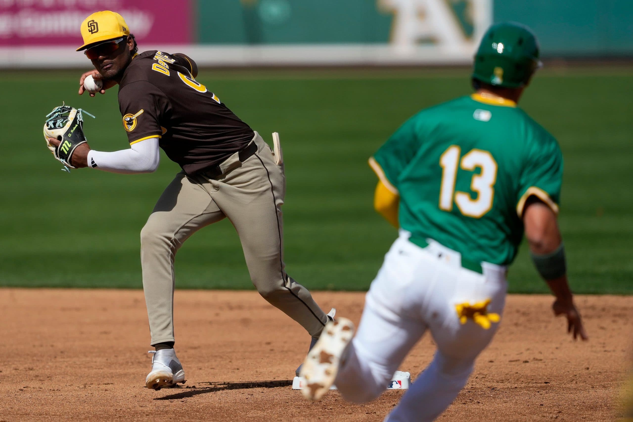Top MLB Prospect Leodalis de Vries Discusses Potential WBC Appearance